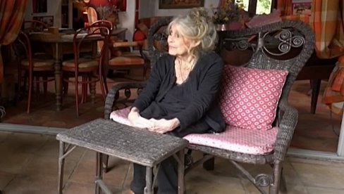 DANAŠNJI FILMOVI SU DOSADNI, A JA VOLIM DA SANJAM: Slavna glumica Brižit Bardo pred kamerama posle 11 dugih godina