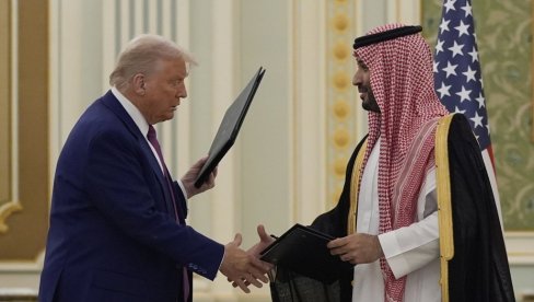 ZA ODBRANU RIJADA 142 MILIJARDE DOLARA: Američki predsednik stigao u Saudijsku Arabiju i potpisao važan sporazum ZA ODBRANU RIJADA 142 MILIJARDE DOLARA: Američki predsednik stigao u Saudijsku Arabiju i potpisao važan sporazum