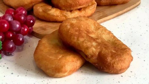 RECEPT ZA NAJLAKŠE PIROŠKE: Bez prženja u ulju, bez kvasca, gotove za 20 minuta (VIDEO) RECEPT ZA NAJLAKŠE PIROŠKE: Bez prženja u ulju, bez kvasca, gotove za 20 minuta (VIDEO)