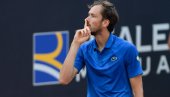 ŽESTOKA REAKCIJA RUSKOG TENISERA: Medvedev poludeo, svađao se sa celim stadionom (VIDEO) ŽESTOKA REAKCIJA RUSKOG TENISERA: Medvedev poludeo, svađao se sa celim stadionom (VIDEO)