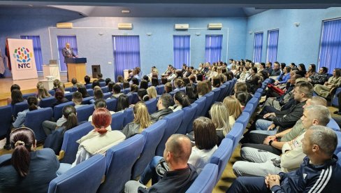 BRŽE UČENJE, A VEĆE ZNANJA: Predavanje o deci u Ugljeviku BRŽE UČENJE, A VEĆE ZNANJA: Predavanje o deci u Ugljeviku