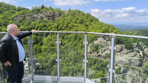 PUCA POGLED KA NETAKNUTOJ PRIRODI: Leskovac uskoro otvara vidikovac „Sokolica“ nad kanjonom Vučjanke PUCA POGLED KA NETAKNUTOJ PRIRODI: Leskovac uskoro otvara vidikovac „Sokolica“ nad kanjonom Vučjanke