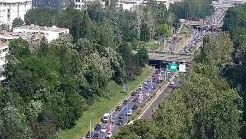 ПОПОДНЕВНИ КОЛАПС У БЕОГРАДУ: Погледајте који правци су најкритичнији (ФОТО) ПОПОДНЕВНИ КОЛАПС У БЕОГРАДУ: Погледајте који правци су најкритичнији (ФОТО)