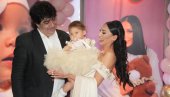 KRENULE I SUZE RADOSNICE: Zorana i Steva Simeunović upriličili gala proslavu za prvi rođendan ćerke (FOTO)
