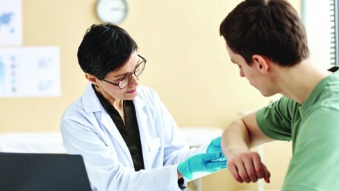 AKO VAM SE KOŽA CRVENI I PERUTA Upozorenje dermatologa: Seboroični dermatitis ne voli sunce, pridržavajte se ovih 5 saveta