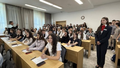 ЗНАЊЕМ И ВЕШТИНОМ ДО УСПЕХА: У Врњачкој Бањи представљен Национални модел дуалног образовања ЗНАЊЕМ И ВЕШТИНОМ ДО УСПЕХА: У Врњачкој Бањи представљен Национални модел дуалног образовања