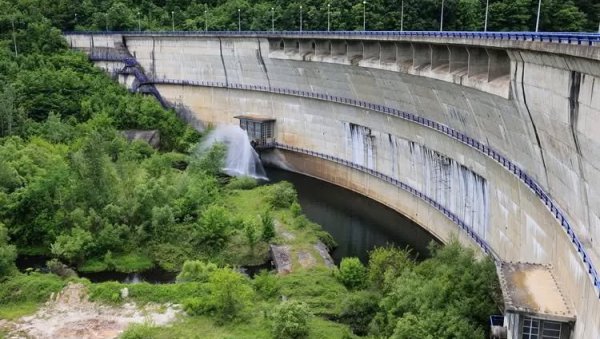 КРАГУЈЕВАЦ ЈАЧИ ОД СУШЕ: Реализација стратешких пројеката за повећање капацитета из којих се обезбеђује вода за пиће