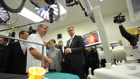 КЛИНИЧКИ ЦЕНТАР НИШ ЗБРИЊАВА ГОТОВО 2,5 МИЛИОНА ЉУДИ: Улагање у ову установу изузетно значајно за грађане читавог југа КЛИНИЧКИ ЦЕНТАР НИШ ЗБРИЊАВА ГОТОВО 2,5 МИЛИОНА ЉУДИ: Улагање у ову установу изузетно значајно за грађане читавог југа