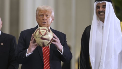 A KAD JE DONALD TRAMP UZEO FUDBALSKU LOPTU... Evo šta je uradio sa njom (VIDEO) A KAD JE DONALD TRAMP UZEO FUDBALSKU LOPTU... Evo šta je uradio sa njom (VIDEO)