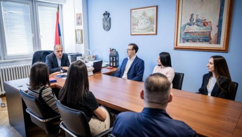 NJIHOVO ZNANJE I ISKUSTVO JE DRAGOCEN RESURS: Ministar Lončar sa novom grupom zdravstvenih radnika povratnika iz inostranstva NJIHOVO ZNANJE I ISKUSTVO JE DRAGOCEN RESURS: Ministar Lončar sa novom grupom zdravstvenih radnika povratnika iz inostranstva