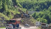 SAOBRAĆAJ OTEŽAN, RADOVI U TOKU: Počela sanacija klizišta između tunela „Čemerno“ i „Surdup“