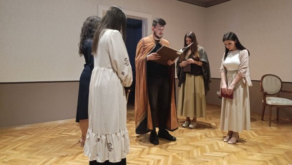 ЧУВАРИ СРПСКОГ ЈЕЗИКА И ПРАВОСЛАВЉА: Сапутници из Бањалуке извели представу у част Светог Василија Острошког ЧУВАРИ СРПСКОГ ЈЕЗИКА И ПРАВОСЛАВЉА: Сапутници из Бањалуке извели представу у част Светог Василија Острошког