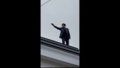 ПРВИ СНИМЦИ ИЗ СЛОВЕНИЈЕ: Опозициони посланик претио самоубиством за крова Народне скупштине (ВИДЕО)