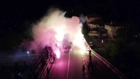 УВЕРТИРА ЗА УТАКМИЦУ ГОДИНЕ: Делије дочекале фудбалере Звезде у Новом Пазару (ВИДЕО)
