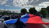 SVENARODNI SABOR: Najduža srpska zastava razvijena u Nišu (FOTO/VIDEO)