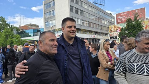 RADIKALI NA SVENARODNOM SABORU U NIŠU: Aleksandar Šešelj govorio za Novosti (VIDEO)