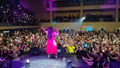 MOJE SMEDEREVO SIJA KAO ZLATNIK: Tanja Savić svojim najvećim hitom osvetlila rodni grad (FOTO)