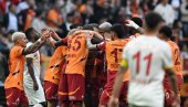 DUPLA KRUNA ZA GALATASARAJ: Golman Muslera „overio“ 25. titulu (VIDEO)