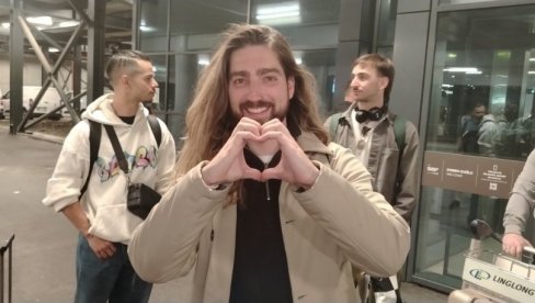UMORAN SAM, ALI SREĆAN: Princ od Vranje sleteo u Beograd nakon učešća na Evroviziji (FOTO)