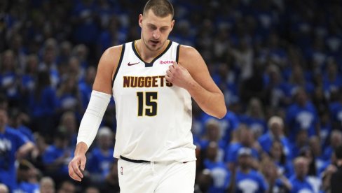 DA VAM SE ZAVRTI U GLAVI! Otkriveno koliko je Nikola Jokić zaradio novca ove sezone u NBA ligi DA VAM SE ZAVRTI U GLAVI! Otkriveno koliko je Nikola Jokić zaradio novca ove sezone u NBA ligi