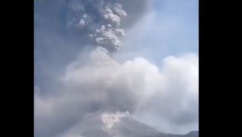 STUB PEPELA VISOK 5,5 KILOMETARA: Najviši nivo uzbune u Indoneziji - vulkan eruptirao osam puta tokom vikenda (VIDEO) STUB PEPELA VISOK 5,5 KILOMETARA: Najviši nivo uzbune u Indoneziji - vulkan eruptirao osam puta tokom vikenda (VIDEO)