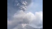STUB PEPELA VISOK 5,5 KILOMETARA: Najviši nivo uzbune u Indoneziji - vulkan eruptirao osam puta tokom vikenda (VIDEO)