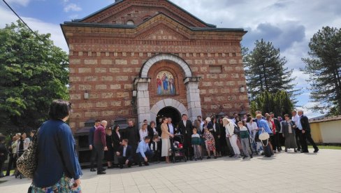 ЖАР НИКОЛАЈЕВЕ СВЕТИЊЕ НЕ ГАСНЕ: У манастиру Лелић код Ваљева нема викенда без крштења ЖАР НИКОЛАЈЕВЕ СВЕТИЊЕ НЕ ГАСНЕ: У манастиру Лелић код Ваљева нема викенда без крштења
