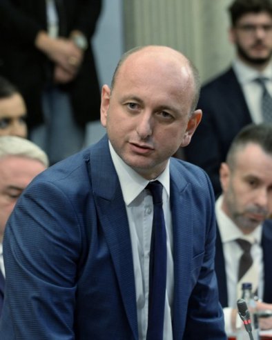 КНЕЖЕВИЋ: Кад год хоћете нешто да не завршите у Црној Гори, формирате радну групу (ВИДЕО)