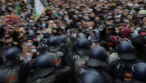 OGLASILA SE POLICIJA NAKON BURNOG PROTESTA Pokrenuto 96 krivičnih istraga: Naredbe su ignorisane, usledila je intervencija“