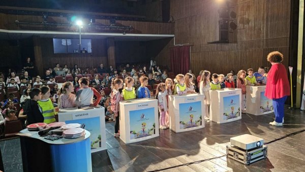 „ЂУРИНИ“ ЂАЦИ ДВОСТРУКИ ПОБЕДНИЦИ: У Параћину одржано Регионално такмичење „Пажљивкова смотра“ (ФОТО) „ЂУРИНИ“ ЂАЦИ ДВОСТРУКИ ПОБЕДНИЦИ: У Параћину одржано Регионално такмичење „Пажљивкова смотра“ (ФОТО)