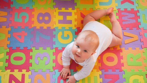 IGRE ZA BEBE: Zabavne i jednostavne aktivnosti za novorođenčad