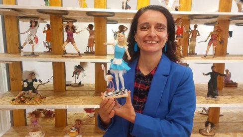 FIGURE IZ RERNE KAO DA SU ŽIVE: Vrščanka Danijela Radeka među retkima u Srbiji izrađuje statue od polimerne gline (FOTO) FIGURE IZ RERNE KAO DA SU ŽIVE: Vrščanka Danijela Radeka među retkima u Srbiji izrađuje statue od polimerne gline (FOTO)
