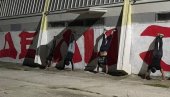 ШТА ЈОШ ТРЕБА ДА УРАДИМО?! Звездине делије дубе на глави - стварно! Ево и зашто! (ФОТО) ШТА ЈОШ ТРЕБА ДА УРАДИМО?! Звездине делије дубе на глави - стварно! Ево и зашто! (ФОТО)
