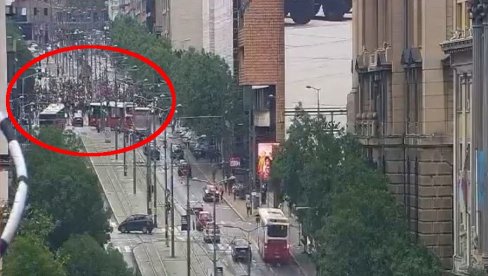 ТЕРОР БЛОКАДЕРА ФОТЕЉАША СЕ НАСТАВЉА: И данас малтретирају грађане - блокирали Немањину и Улицу кнеза Милоша