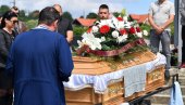 САХРАЊЕН ДАМИР ДОКИЋ!  Јелена се није појавила, нема умрлице, само син и непозната жена у сузама
