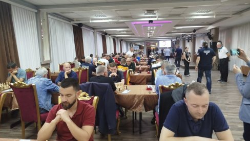 У ПАРАЋИНУ ПОЧЕО 11. КУП СВЕТОЗАРА ГЛИГОРИЋА: У отвореној и женској конкуренцији 26 шаховских екипа (ФОТО)