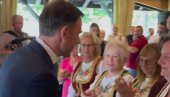 МАЛИ ПОДЕЛИО СНИМАК ДРУЖЕЊА СА НАЈСТАРИЈИМ ГРАЂАНИМА КОСЈЕРИЋА: Доста тога је урађено, али морамо да радимо још више (ВИДЕО) МАЛИ ПОДЕЛИО СНИМАК ДРУЖЕЊА СА НАЈСТАРИЈИМ ГРАЂАНИМА КОСЈЕРИЋА: Доста тога је урађено, али морамо да радимо још више (ВИДЕО)