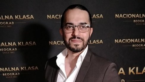 МУЗИКА ЈЕ УМЕТНОСТ КОЈА БУДИ НАЈЛПШЕ ЕМОЦИЈЕ: Адил Максутовић о солистичком концерту и о пријатељству на естради (ФОТО) МУЗИКА ЈЕ УМЕТНОСТ КОЈА БУДИ НАЈЛПШЕ ЕМОЦИЈЕ: Адил Максутовић о солистичком концерту и о пријатељству на естради (ФОТО)