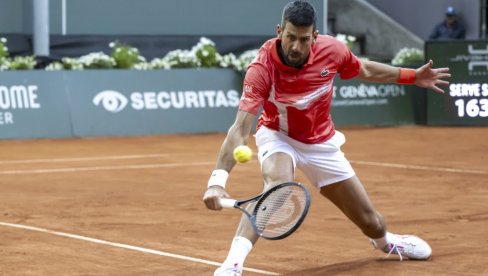 ATP ŽENEVA: Đoković slomio reket, besneo na terenu, pa savladao Arnaldija
