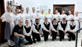 DOBILI NOVAC ZA MAĐARSKE NARODNE NOŠNJE: Donacija folklornom ansamblu u Banatskom Dvoru
