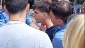 ХВАТАО ГА ЗА ВРАТ НАНЕВШИ МУ ПОВРЕДЕ: Припадник тзв. косове полиције брутално напао српског матуранта у Северној Митровици