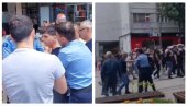 ЈЕЗИВ СНИМАК: Погледајте како албански полицајац малтретира српског младића матуранта (ВИДЕО) ЈЕЗИВ СНИМАК: Погледајте како албански полицајац малтретира српског младића матуранта (ВИДЕО)