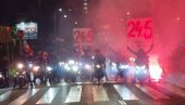 ЗВЕЗДА ЗОВЕ НА ПРОСЛАВУ ТИТУЛЕ: Делије на оригиналан начин позивају на Маракану (ВИДЕО) ЗВЕЗДА ЗОВЕ НА ПРОСЛАВУ ТИТУЛЕ: Делије на оригиналан начин позивају на Маракану (ВИДЕО)