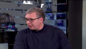 IZDRŽAO SAM 82 RUŠENJA Predsednik Vučić o naslovu Šolakovog glasila: Ti mediji tako govore našem narodu da su građani Srbije niko i ništa IZDRŽAO SAM 82 RUŠENJA Predsednik Vučić o naslovu Šolakovog glasila: Ti mediji tako govore našem narodu da su građani Srbije niko i ništa