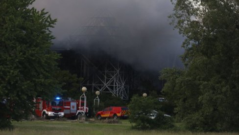 ПОЖАР ЈОШ БЕСНИ У ЗГРАДИ БОЛНИЦЕ: Грађани одмах да напусте зону опасности