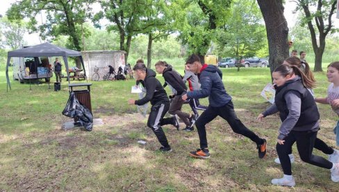 OKO 200 ĐAKA NA PLANINARSKOJ ORIJENTACIJI: Planinari „Kinđe“ edukovali osnovce iz šest škola (FOTO) OKO 200 ĐAKA NA PLANINARSKOJ ORIJENTACIJI: Planinari „Kinđe“ edukovali osnovce iz šest škola (FOTO)