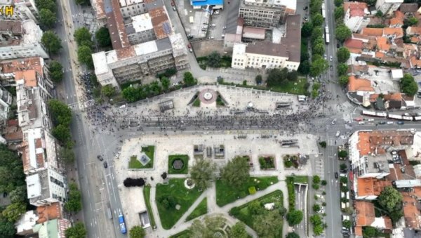 БЛОКАДЕРИ ФОТЕЉАШИ МАЛТРЕТИРАЈУ БЕОГРАЂАНЕ У ЦЕНТРУ ГРАДА Шака јада их се скупила на Душановцу, ТО ЈЕ ТАЈ ЊИХОВ ВЕЛИЧАНСТВЕНИ СКУП (ФОТО) БЛОКАДЕРИ ФОТЕЉАШИ МАЛТРЕТИРАЈУ БЕОГРАЂАНЕ У ЦЕНТРУ ГРАДА Шака јада их се скупила на Душановцу, ТО ЈЕ ТАЈ ЊИХОВ ВЕЛИЧАНСТВЕНИ СКУП (ФОТО)