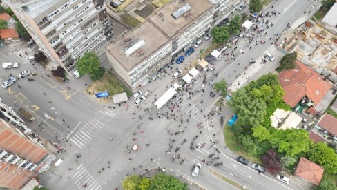 ТОТАЛНИ ФИЈАСКО БЛОКАДЕРА: Због оце неколицине испашта читав град  (ФОТО)
