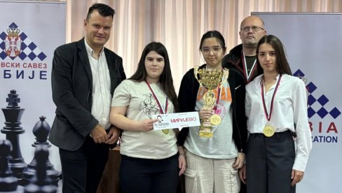 POBEDNICI „MIRIJEVO“ I „RADNIK“: U Paraćinu završen 11. Kup Svetozara Gligorića (foto) POBEDNICI „MIRIJEVO“ I „RADNIK“: U Paraćinu završen 11. Kup Svetozara Gligorića (foto)