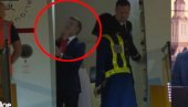 SKANDAL: Makronu supruga udarila šamar, kamera sve snimila?! Oglasila se Jelisejska palata (VIDEO)